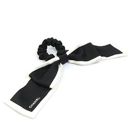 Scrunchie in seta Chanel in bianco e nero Nero Bianco
