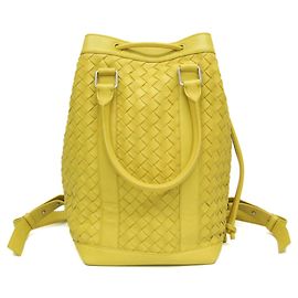 Bottega Veneta Intrecciato Leder Rucksack Gelb