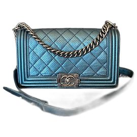 Chanel Sac Boy Flap Bleu Cuir Perforé Bleu