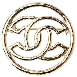 Broche de ouro Chanel com a marca Coco Dourado