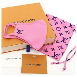 Louis Vuitton-Pochette en nylon rose Louis Vuitton-Rose