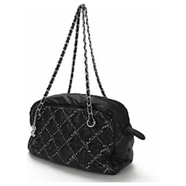 Chanel-Bolsa de mão de nylon preto Chanel com corrente-Preto