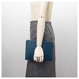 Louis Vuitton-Bolsa Clutch Pochette Jules PM em Epi da Louis Vuitton-Azul claro