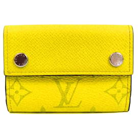 Louis Vuitton-Carteira compacta Discovery Taigarama da Louis Vuitton-Amarelo