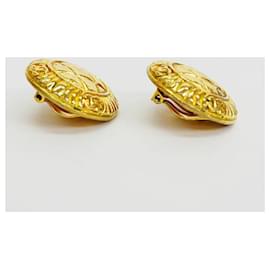 Chanel-Chanel Gold Earcuff Earrings-Golden