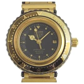 Tag Heuer-Tag Heuer Executive Lady's Quartz Wristwatch-Golden