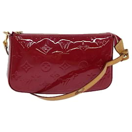 Louis Vuitton-LOUIS VUITTON Vernis Pochette Accessoires Pouch Pomme D'amour M91577 Auth 82494-Rouge