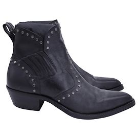 Bota Dakota 50 com studs em couro preto da Saint Laurent Preto