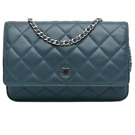 Chanel-Portefeuille Chanel Blue Classic en cuir d'agneau avec chaîne-Bleu,Bleu foncé