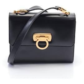 Salvatore Ferragamo-Bolso de Hombro Gancini de Salvatore Ferragamo-Negro