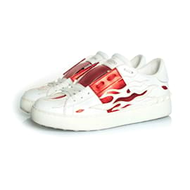 Valentino-Valentino Garavani, Baskets ouvertes en cuir de veau avec clous en forme de flamme-Blanc,Rouge