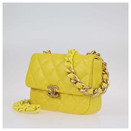 Chanel-Sac à bandoulière mini Candy en cuir matelassé jaune de Chanel-Jaune