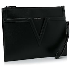 Versace-Clutch de couro preto com logo V da Versace-Preto