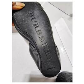 Burberry-Burberry Haymarket Aston Ballerina Black/Beige Size 38-Black,Beige