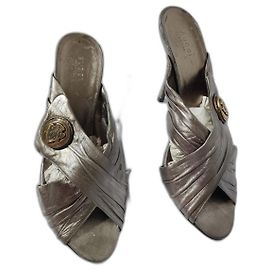 GUCCI Patent Hysteria Clogs Shoe Size 40C Brown