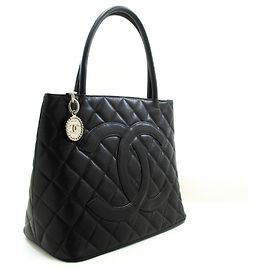 Bolsa de ombro em caviar prateado CHANEL com medalhão preto SV Preto