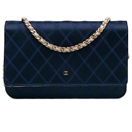 Chanel-Portefeuille Chanel en satin bleu avec motif en diamant sur chaîne-Bleu,Bleu Marine