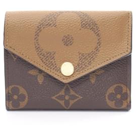 Louis Vuitton-Cartera Zoe Monograma Gigante Invertido Tri-fold Louis Vuitton-Castaño,Beige