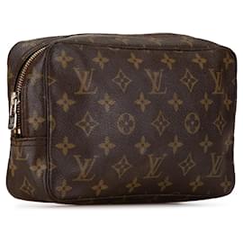 Louis Vuitton-Bolsa Clutch Trousse Toilette 23 Monograma Louis Vuitton marrom-Marrom