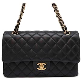 Chanel-Bolsa de ombro em couro de cordeiro preto Chanel com corrente-Preto