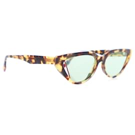 Fendi-Brown Fendi Cat Eye Tinted Sunglasses-Brown