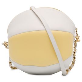 Bolso Coco Beach Ball de piel de ternera amarilla de Chanel Otro