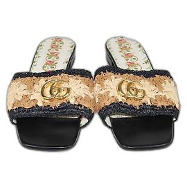 Chinelo Gucci com logo Double G em ráfia multicolorida Multicor