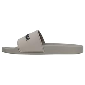 Balenciaga-Balenciaga 3D Logo Rubber Pool Slide Sandal-Grey