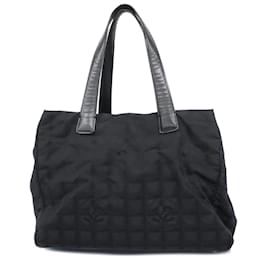 Chanel-Sac fourre-tout en nylon noir Chanel-Noir