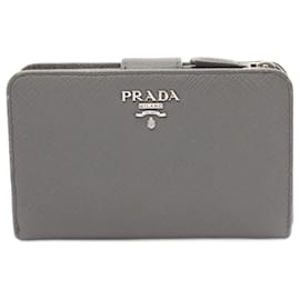 Prada-Prada Bi-Fold Geldbörse aus grauem Saffiano-Leder-Braun