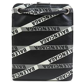 Balenciaga-Balenciaga Bi-fold Wallet in Black Leather-Black