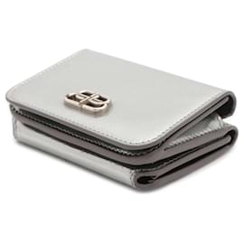 Balenciaga-Balenciaga Tri-fold Geldbörse aus silbernem Leder-Silber