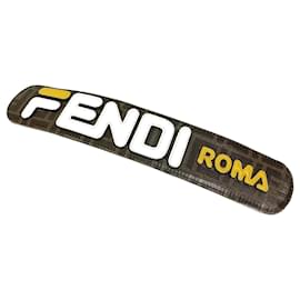 Fendi-Portafoglio Fendi marrone con catena/spalla-Marrone