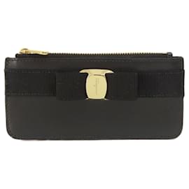 Salvatore Ferragamo-Porte-monnaie à nœud Vara de Salvatore Ferragamo-Noir