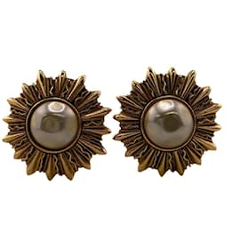 Chanel-Chanel 2531 Faux Pearl Clip Earrings-Golden