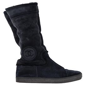 Botas de shearling com logo CC da Chanel em camurça azul marinho Preto