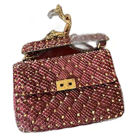 Valentino-Sac Rockstud Spike de Valentino Garavani-Bordeaux