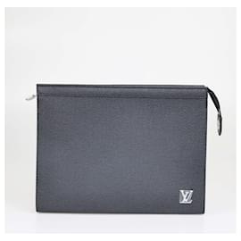 Louis Vuitton-Pochette Voyage Taiga Noire Louis Vuitton-Noir