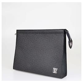 Louis Vuitton-Pochette Voyage Taiga Noire Louis Vuitton-Noir