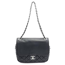 Chanel-Sac à bandoulière Easy Zip Flap en cuir de veau matelassé noir Chanel CC-Noir