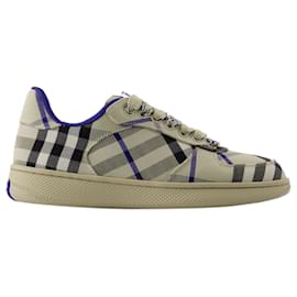 Second hand Burberry Sneakers Joli Closet