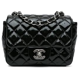 Chanel-Sac à bandoulière noir Chanel Mini Square Classic en cuir verni à rabat simple-Noir