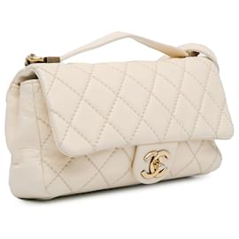 Chanel-Sac à main Urban Day Flap moyen en cuir de veau blanc Chanel-Blanc