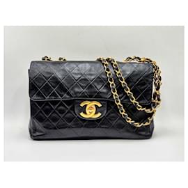 Chanel-Sac à bandoulière Chanel Timeless Classic Turn Lock Maxi XL Jumbo-Noir