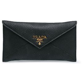Cartera sobre de vitello grain negra de Prada Negro