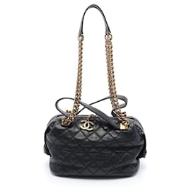 Autre Marque-Chanel Quilted Leather Chain Shoulder Bag Leather Shoulder Bag in Very Good Condition-Other