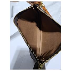 Louis Vuitton-LOUIS VUITTON Acessório Monogram Pochette Marrom-Marrom