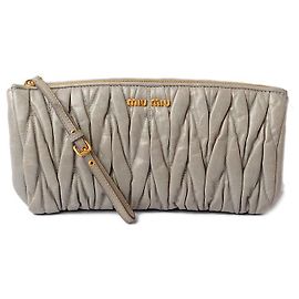 Miu Miu Matelassé Clutch Tasche Hellgrau Grau
