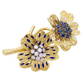 Clip Boucheron "Fleurs", or jaune, émaux, diamants et saphirs. Autre