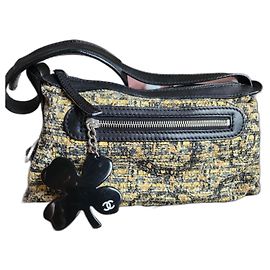 Chanel Coco Mark shoulder bag Noir Beige